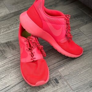 *Rare* Nike Roshe Red October Women’s size 8